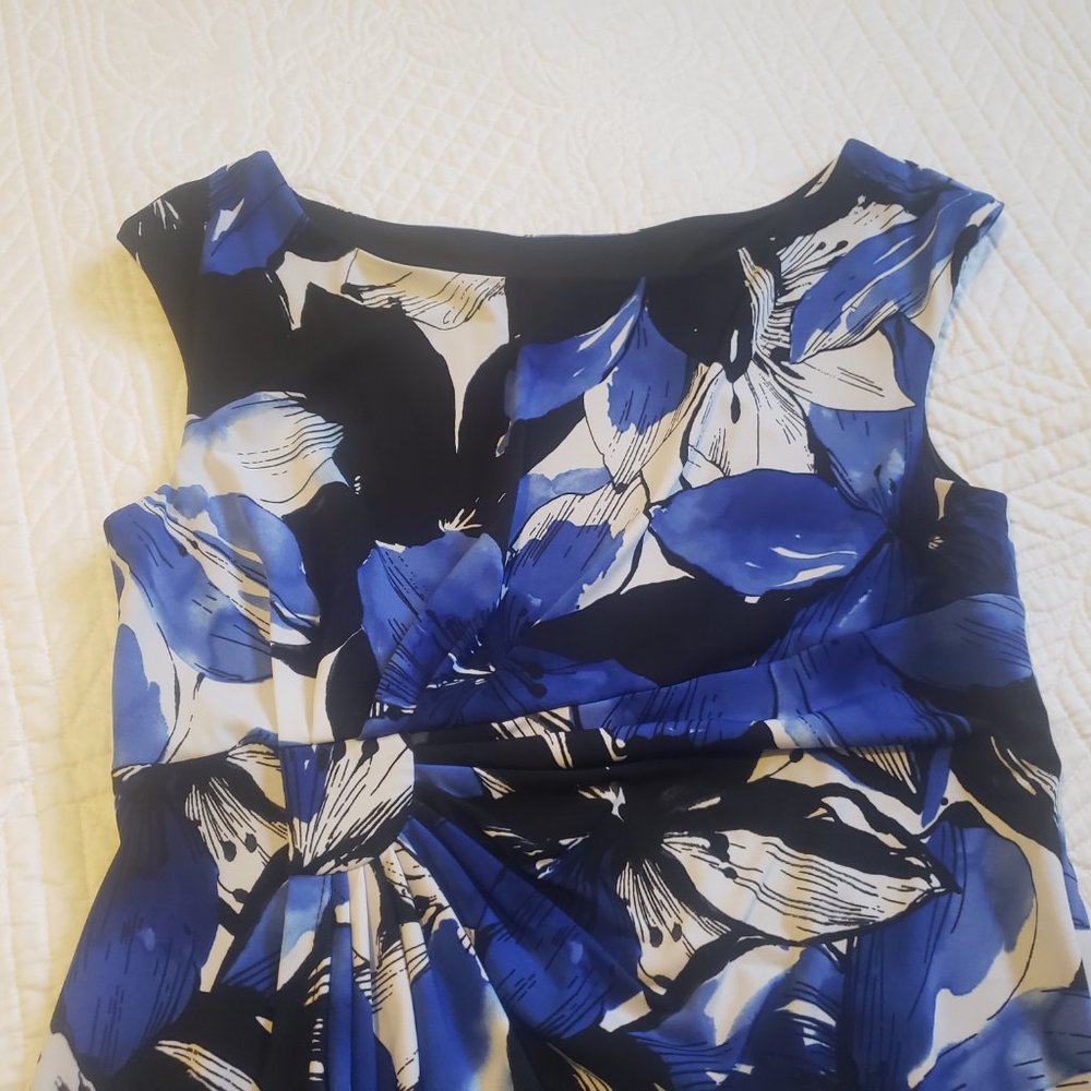 connected apparel Blue Black White Floral Midi Dress with Side Pleats Details - Picture 3 of 7